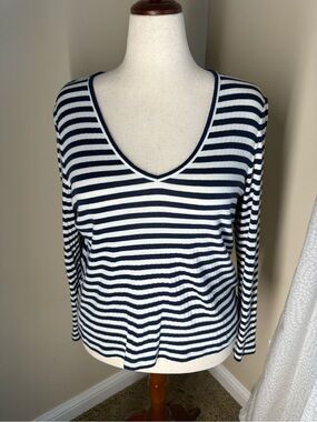 LAST CALL!!!!
Boden Navy and White Striped V-Neck Long Sleeve Top